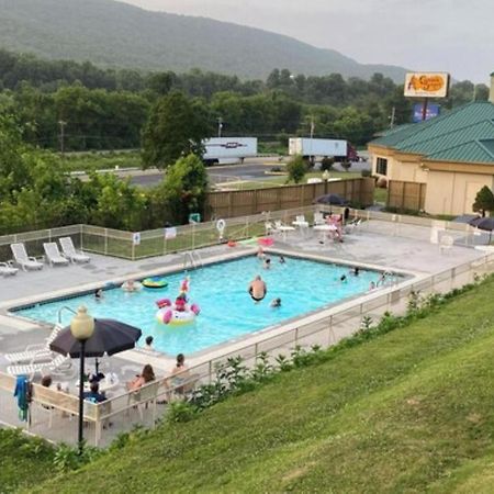 Oyo Hotel Harriman Near I-40 Exteriör bild