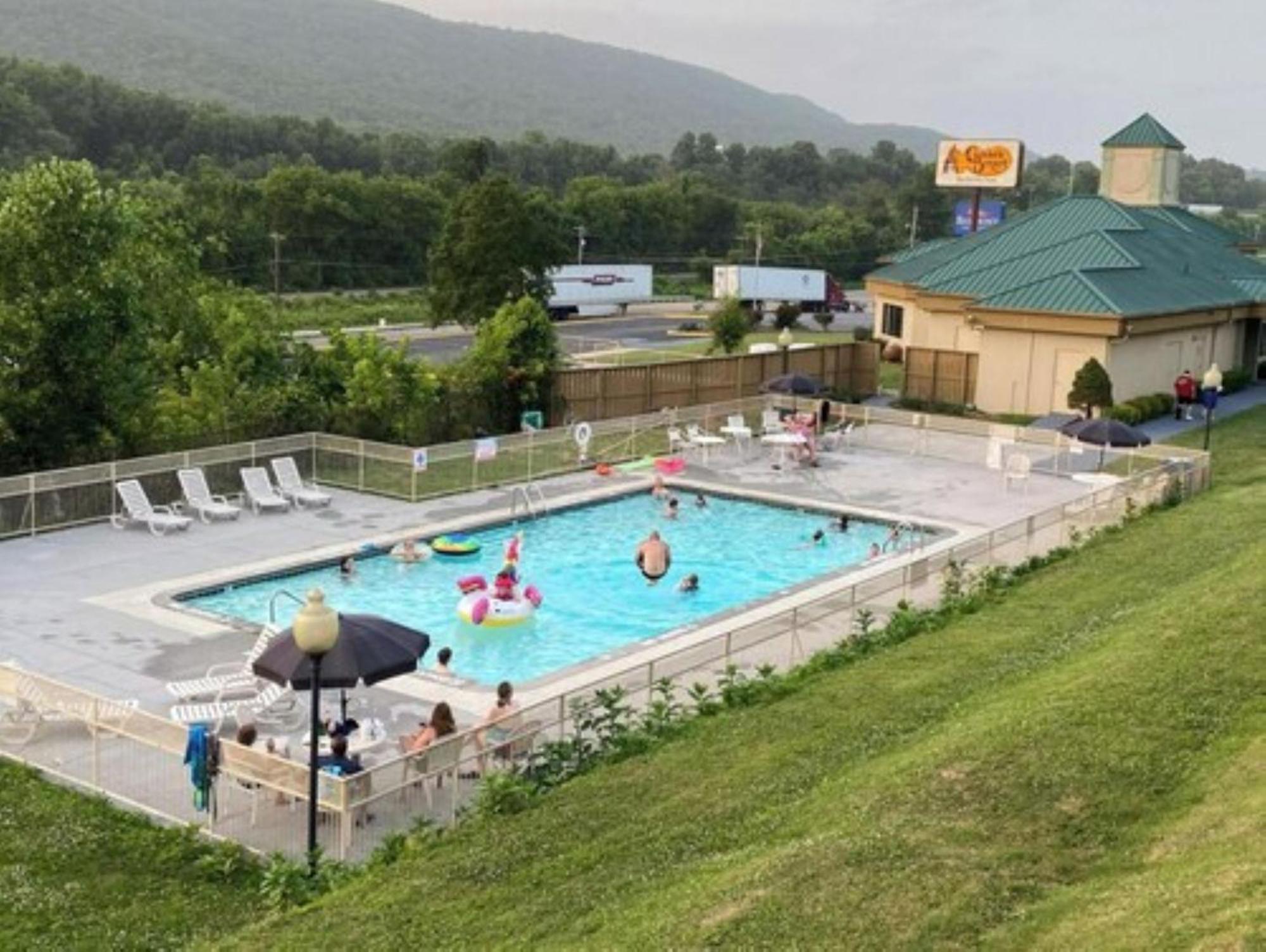 Oyo Hotel Harriman Near I-40 Exteriör bild
